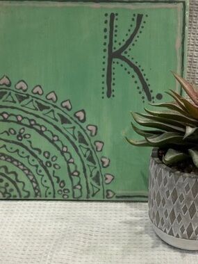 🛍️3/$30 Or 2/$20 🛍️ NEW Letter K Green Floral Ceramic Accent Tile Trivet 8”x8”